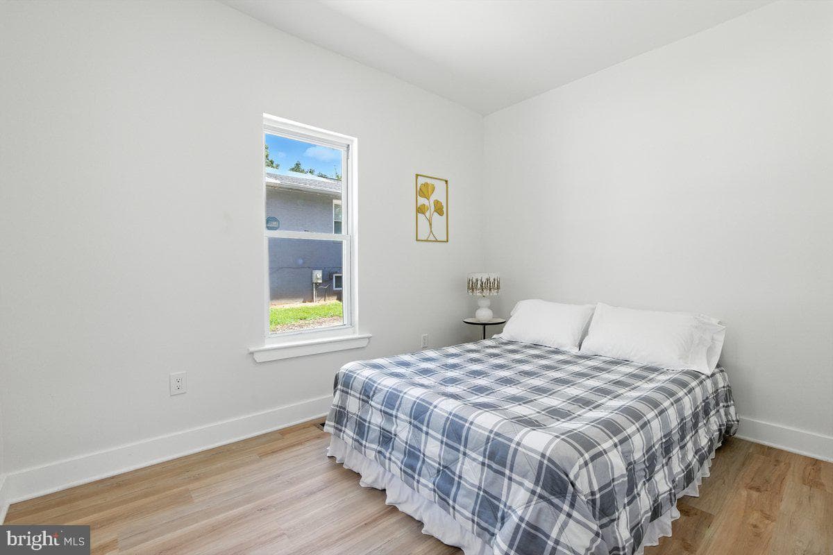 5811 Dade Street photo 14