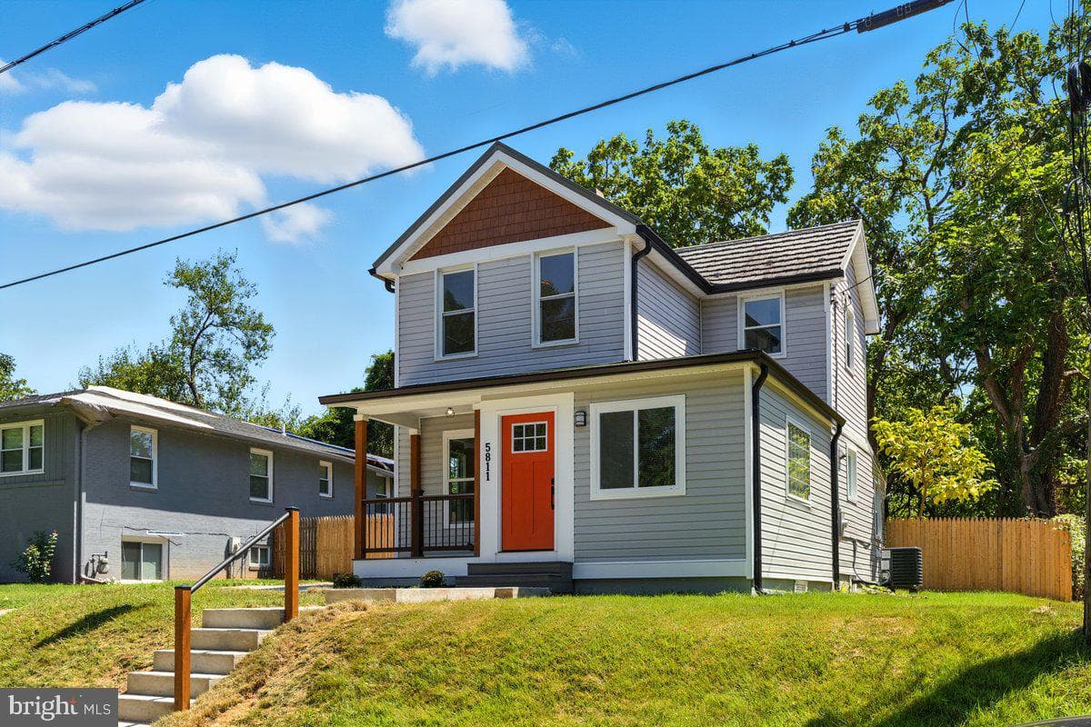 5811 Dade Street photo 3