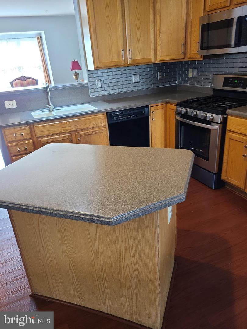 6606 Landing Way photo 16
