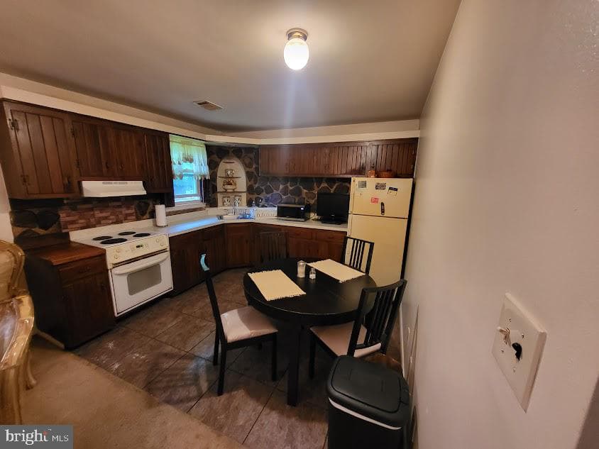 7901 Ashdale Road photo 3