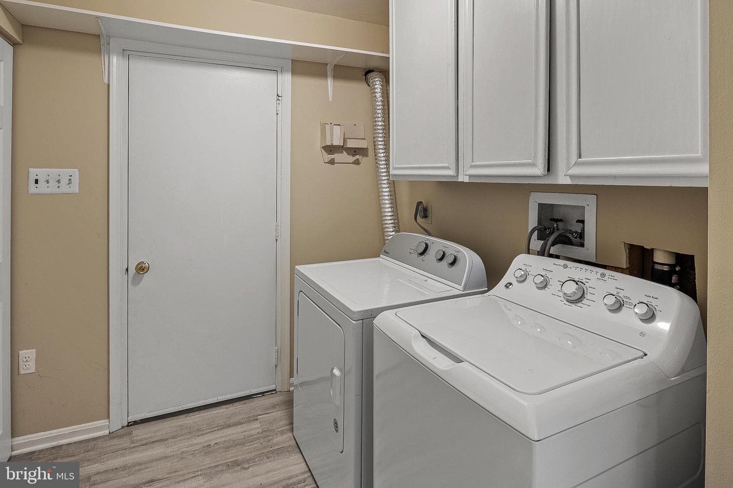 8424 Oak Stream Drive photo 24
