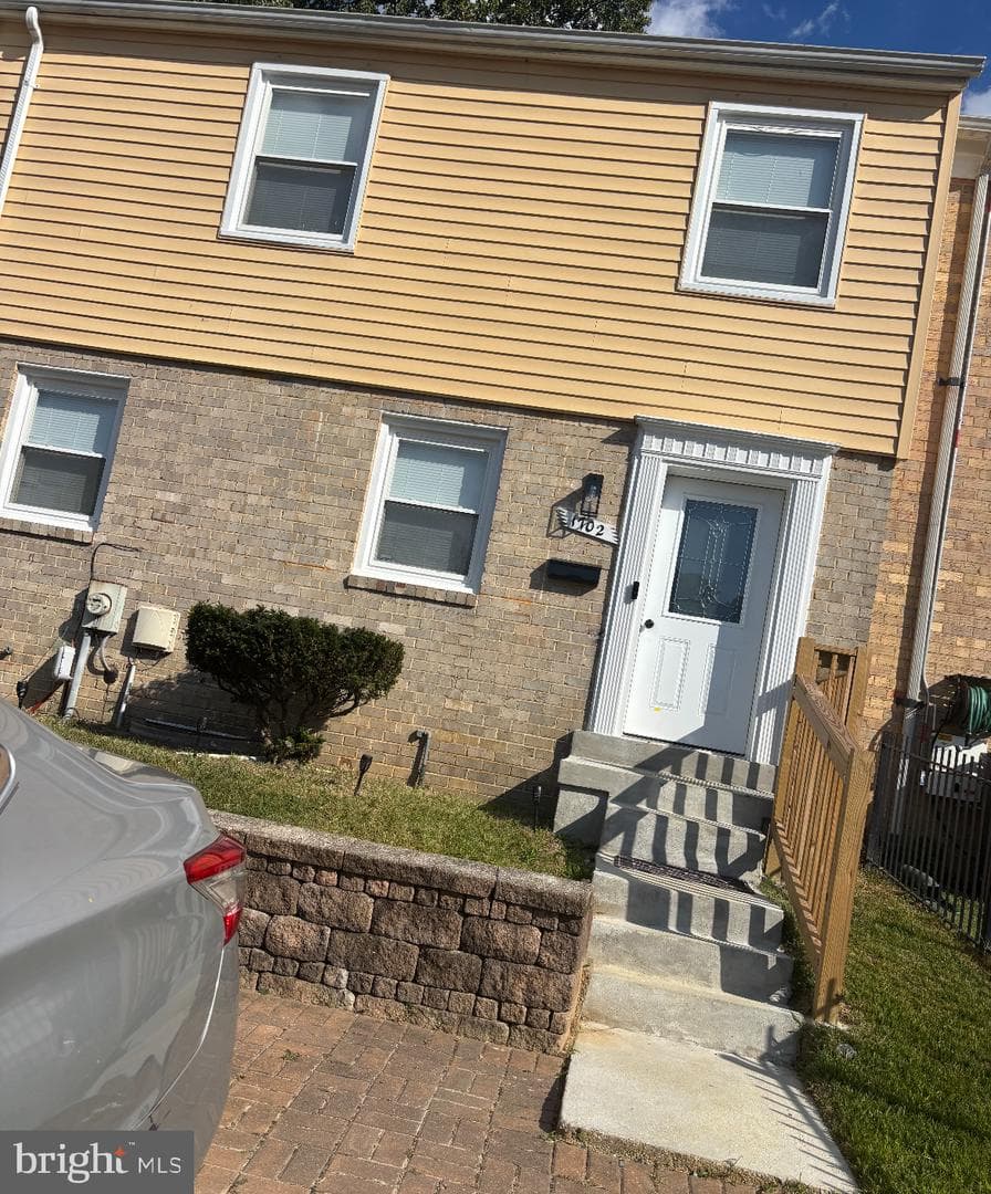 1702 Rollins Place photo 9
