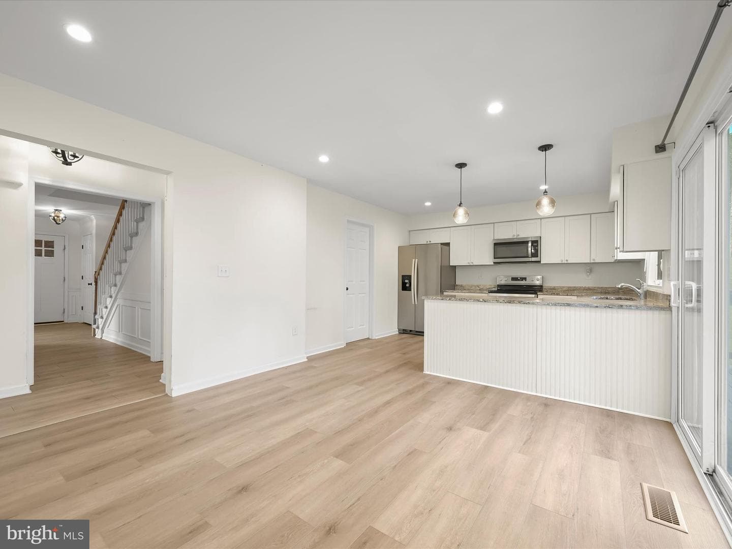 8806 Admiral Drive photo 18