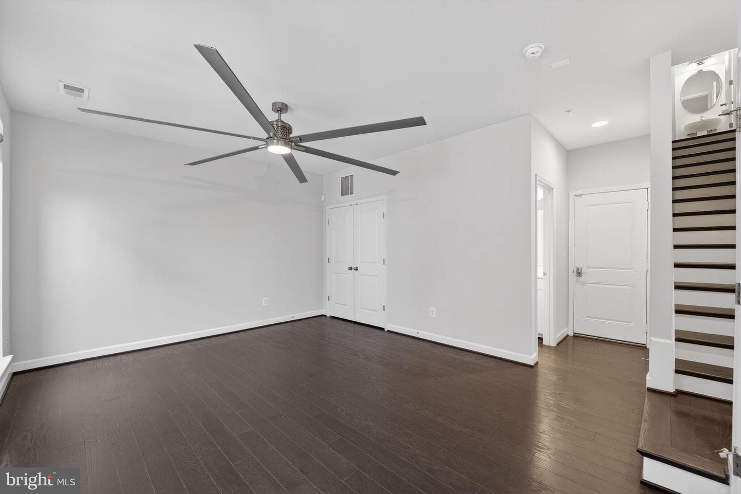 625 Halsey Way photo 3