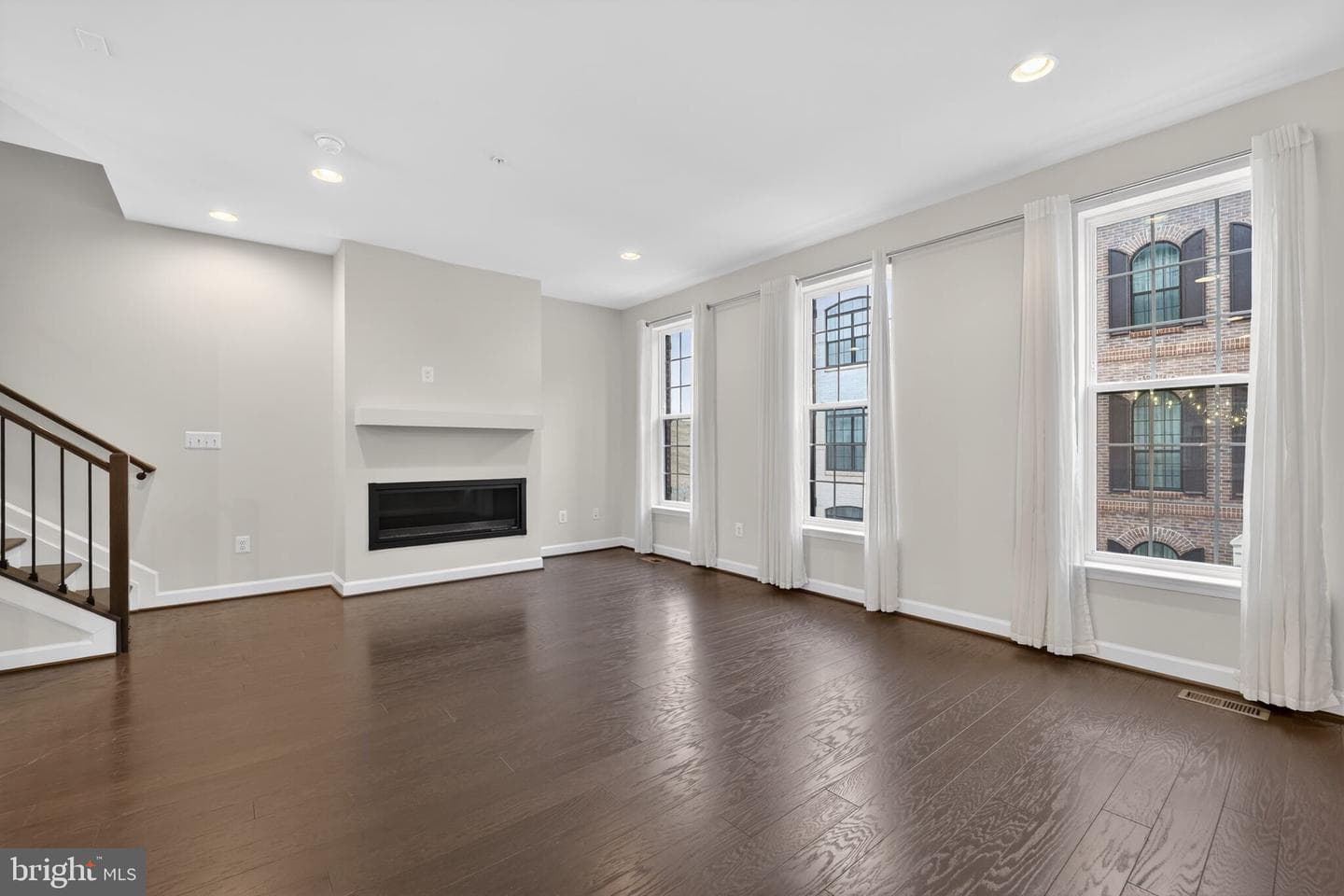 625 Halsey Way photo 5