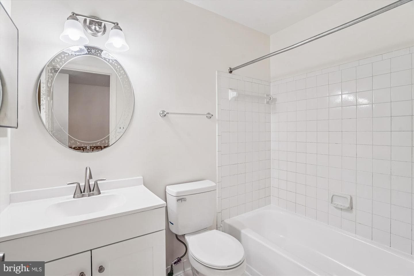 7607 Colony photo 7