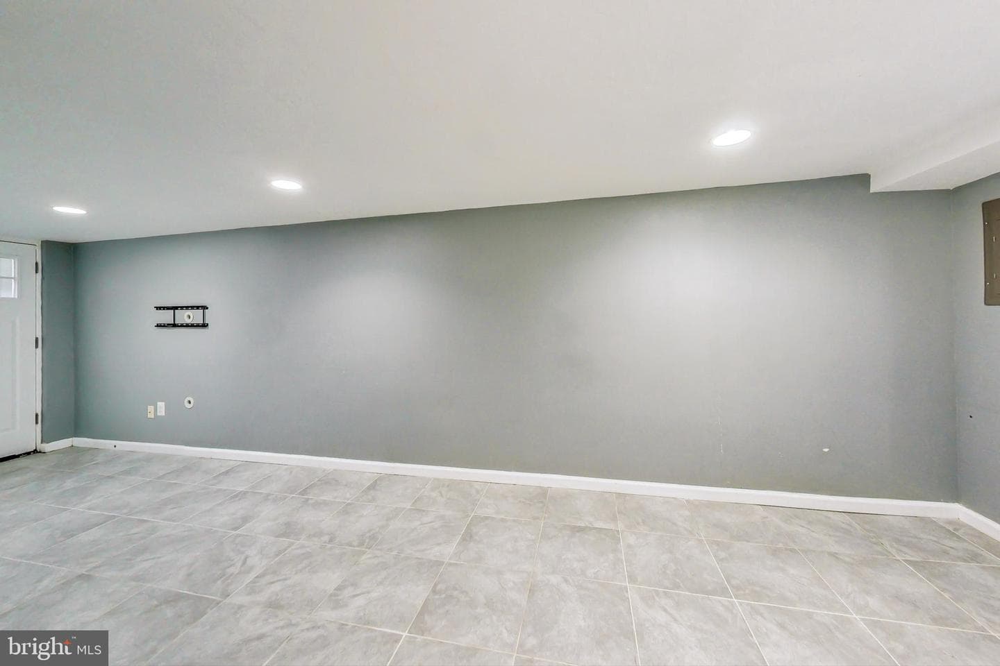 908 E Meadows Court photo 25