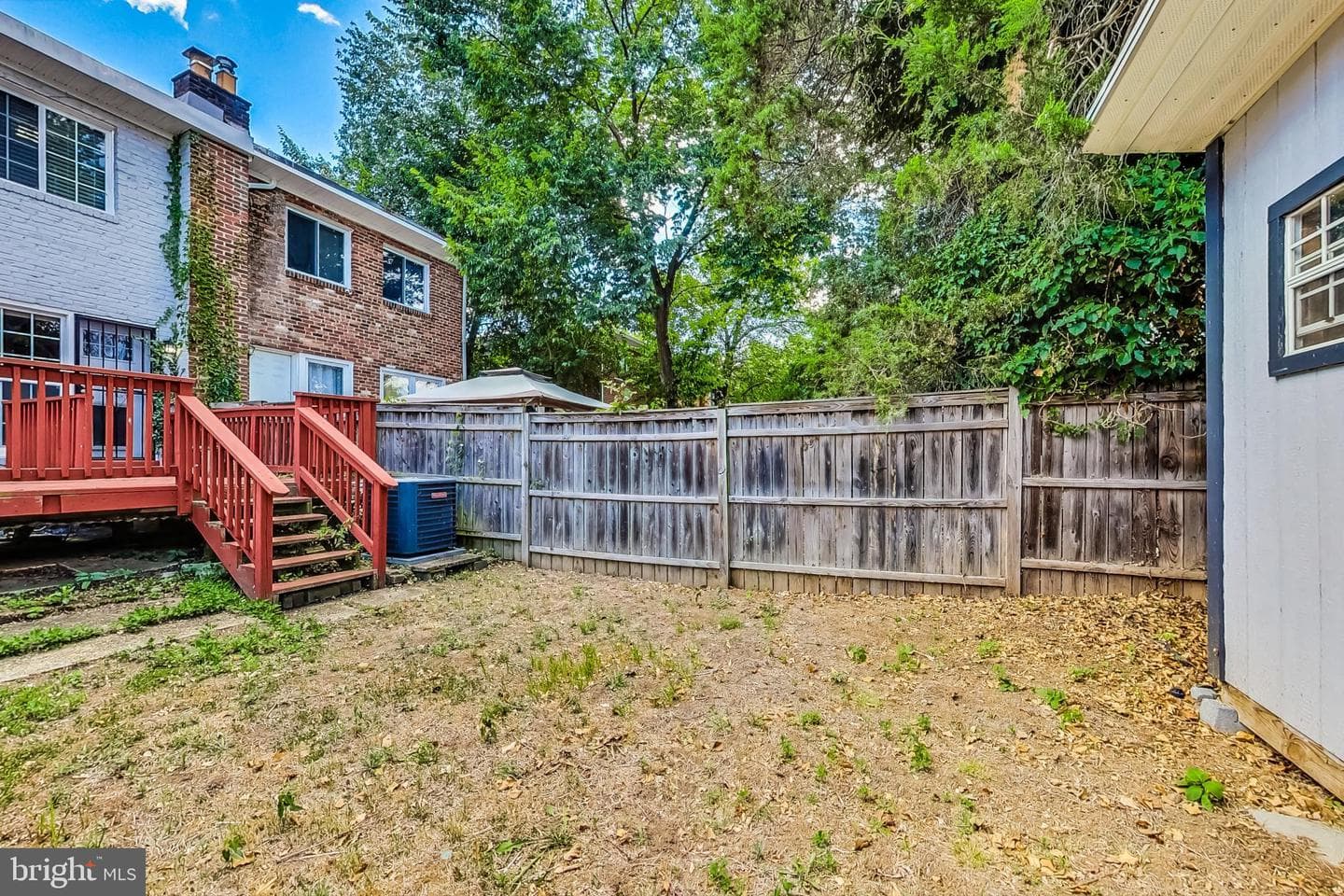 908 E Meadows Court photo 37