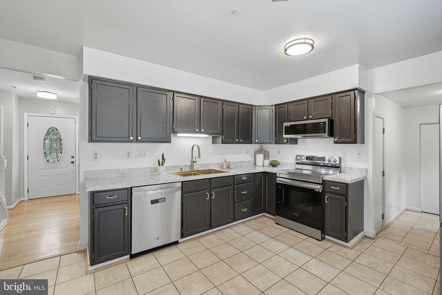 7904 Birdsong Drive photo 4