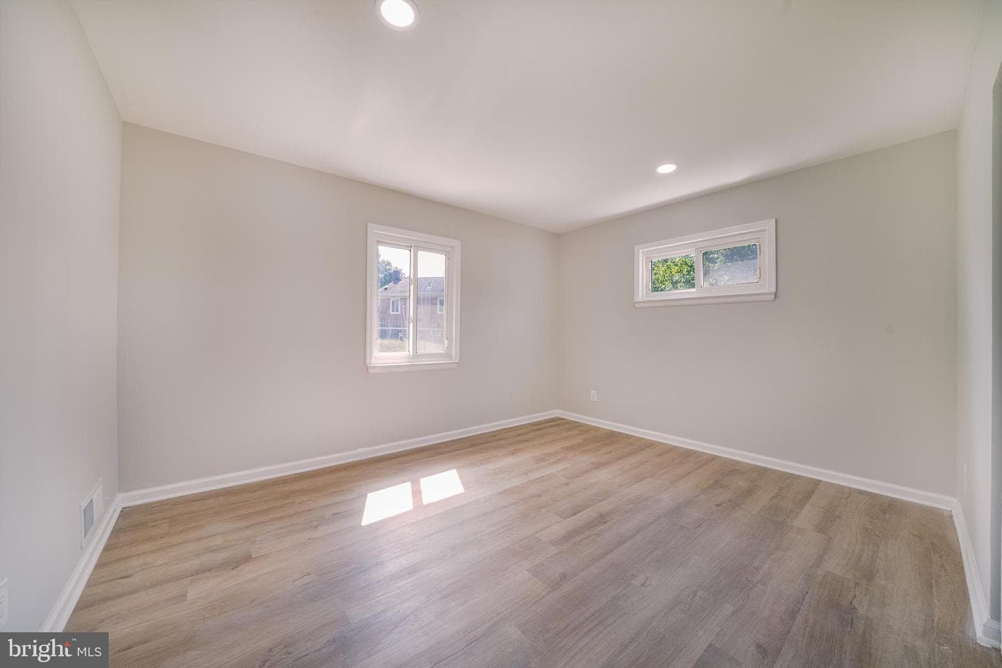 2521 Saint Clair Drive photo 24