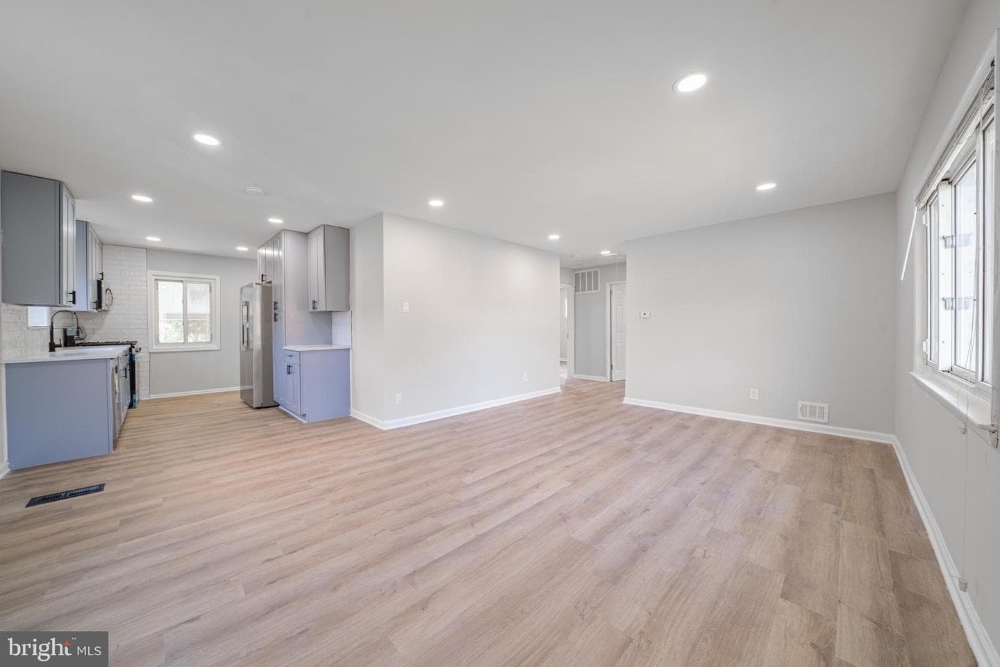 2521 Saint Clair Drive photo 9