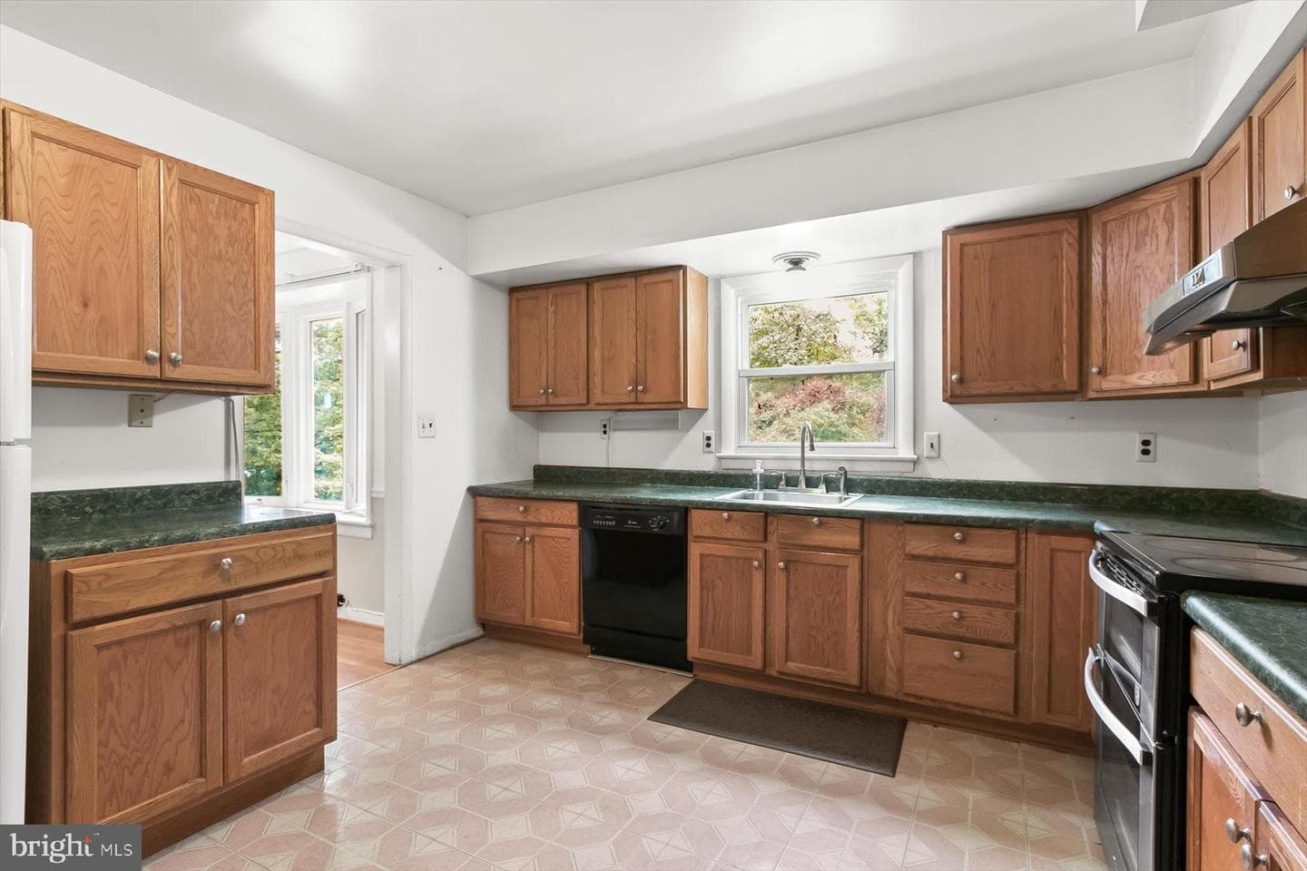 3533 Duke Street photo 10