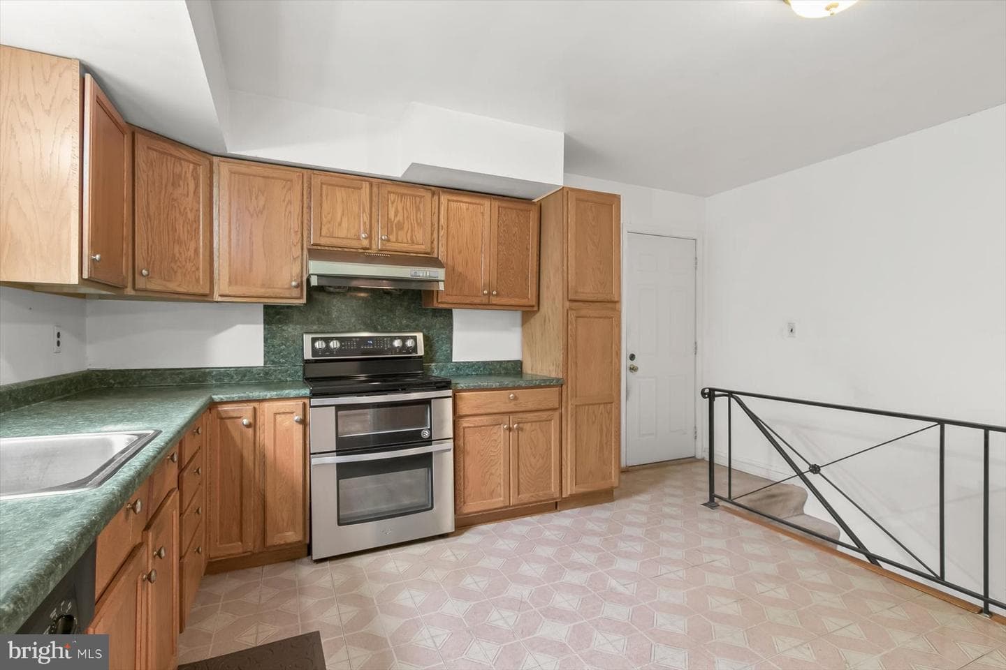3533 Duke Street photo 9