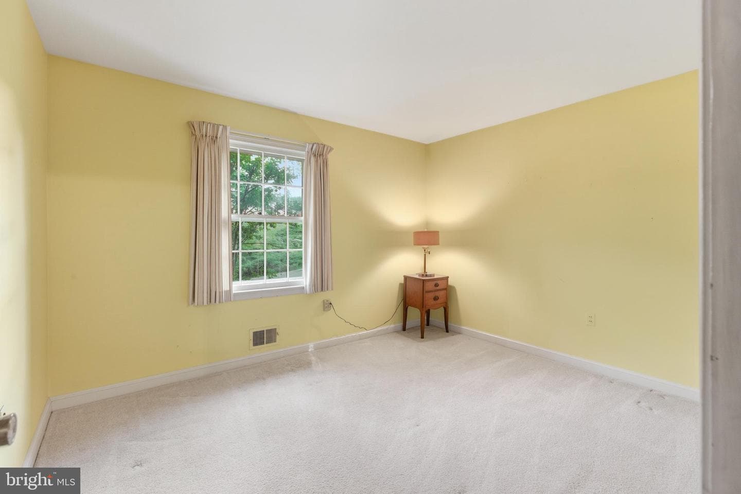 7404 Lois photo 8