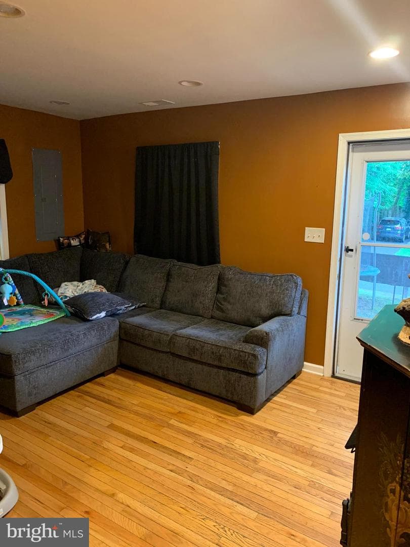 2700 Phelps Avenue photo 6