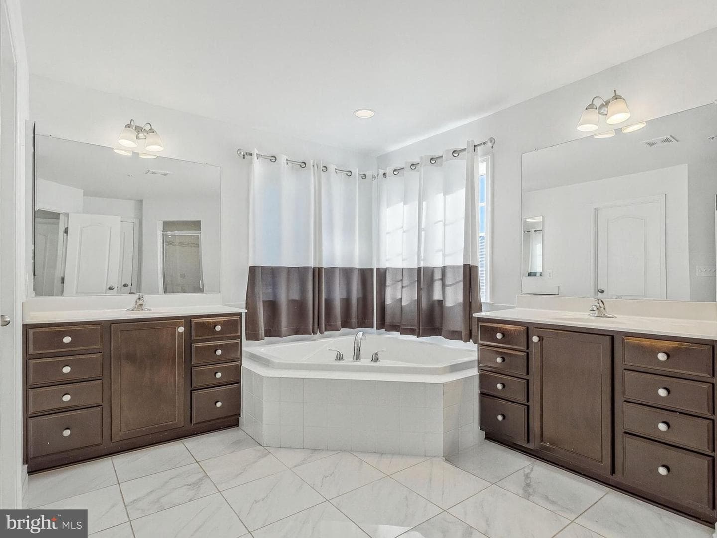 9506 Manor Oaks View photo 15