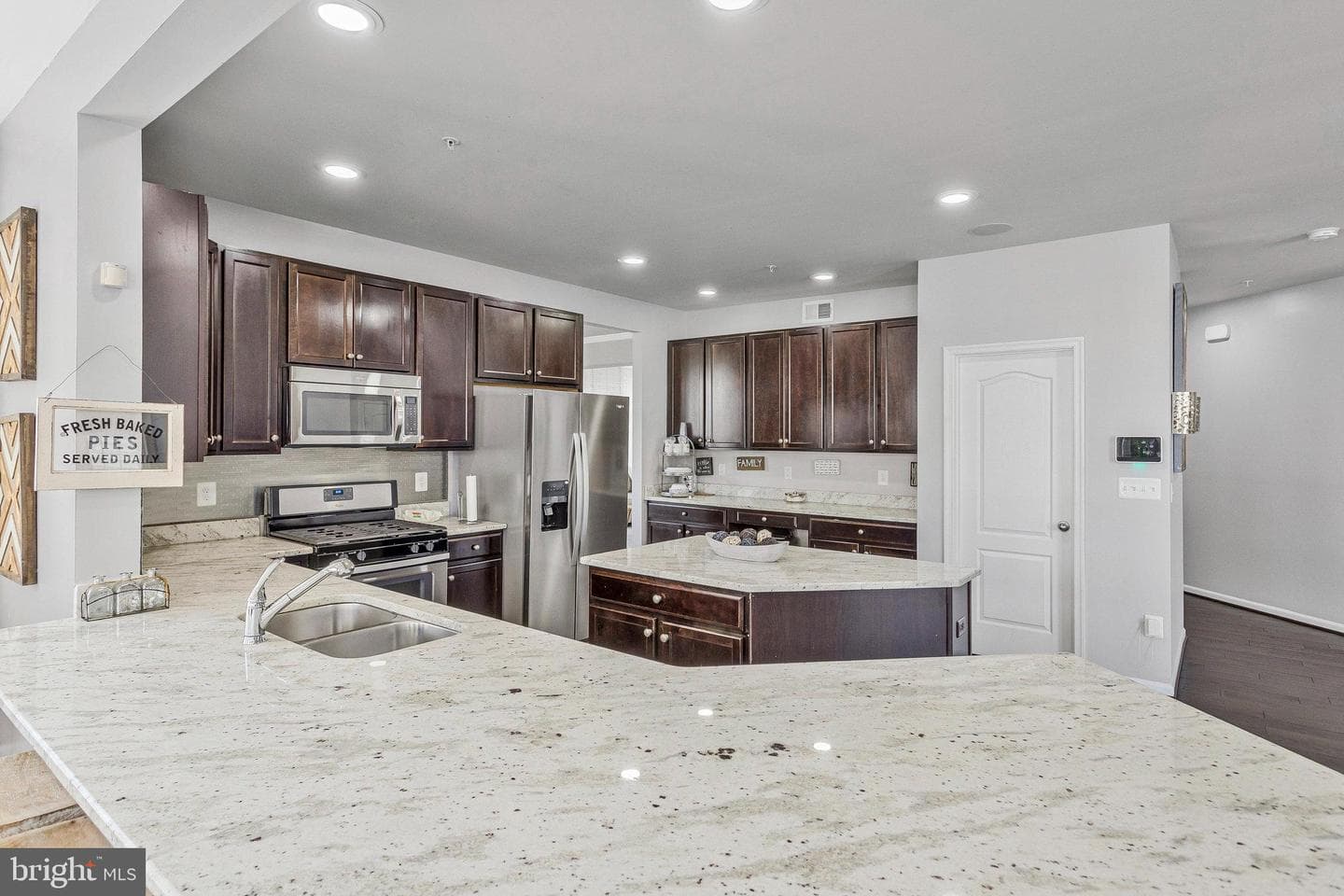 9506 Manor Oaks View photo 8