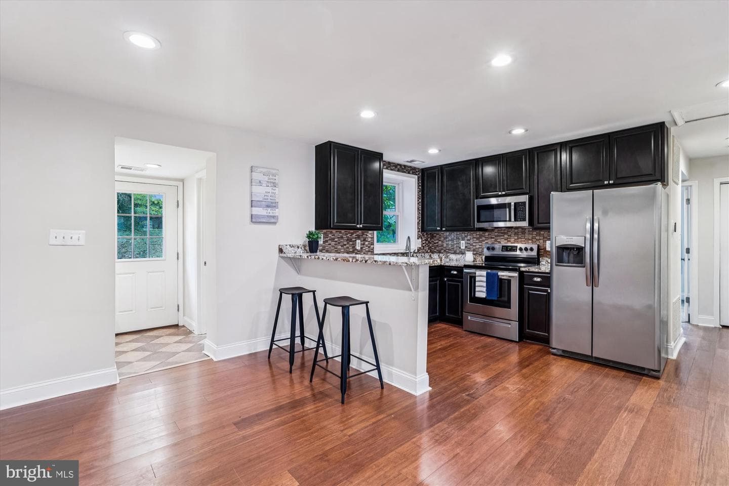7917 Johnson Avenue photo 4