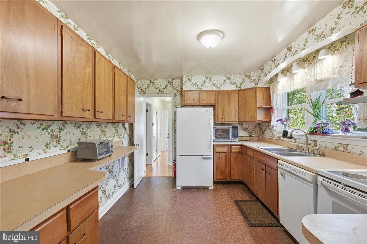 6315 Middleton Lane photo 9