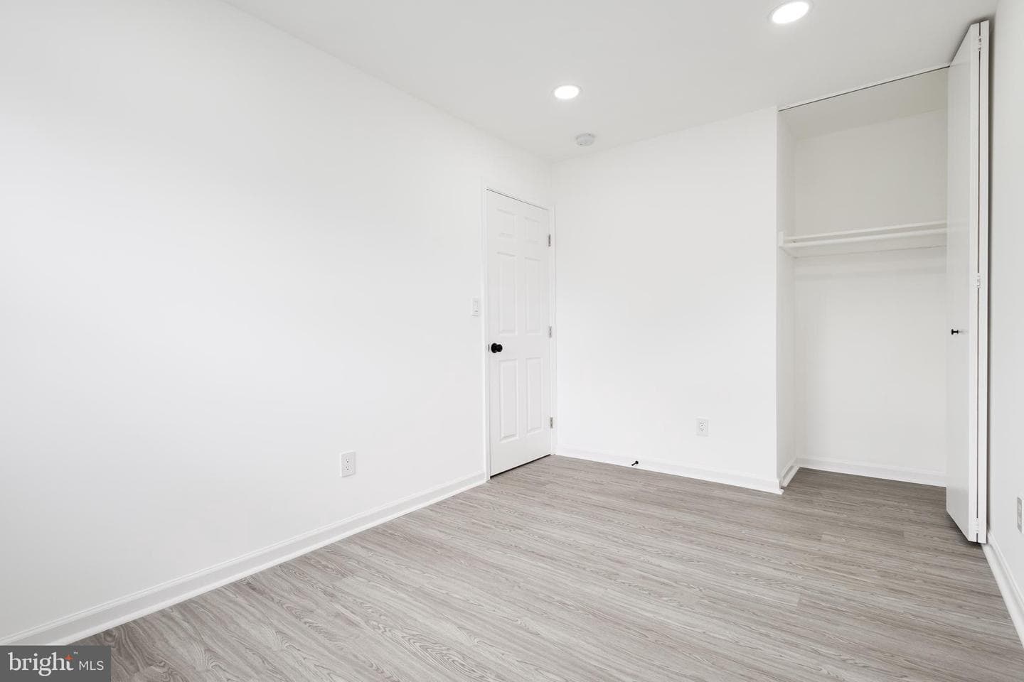 7819 Dellwood Avenue photo 34