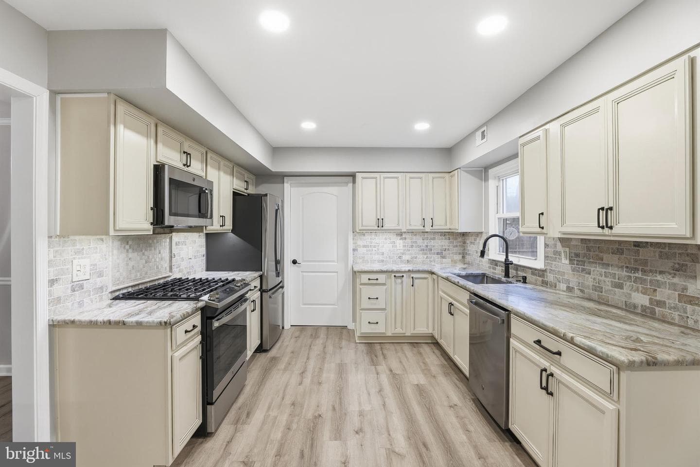 12804 Holiday Lane photo 4