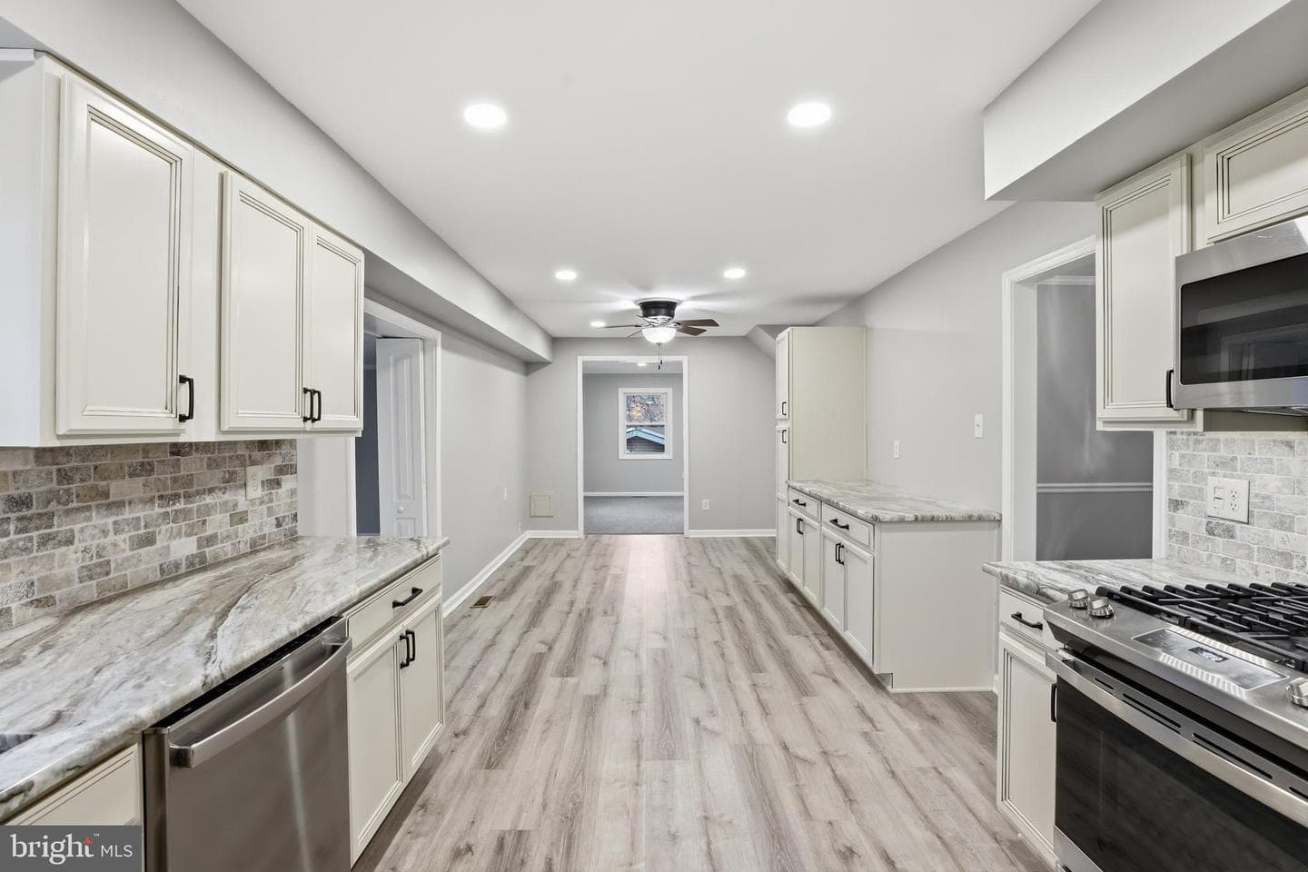 12804 Holiday Lane photo 5