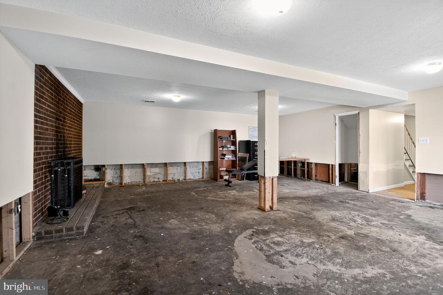 16504 Village Drive W photo 30