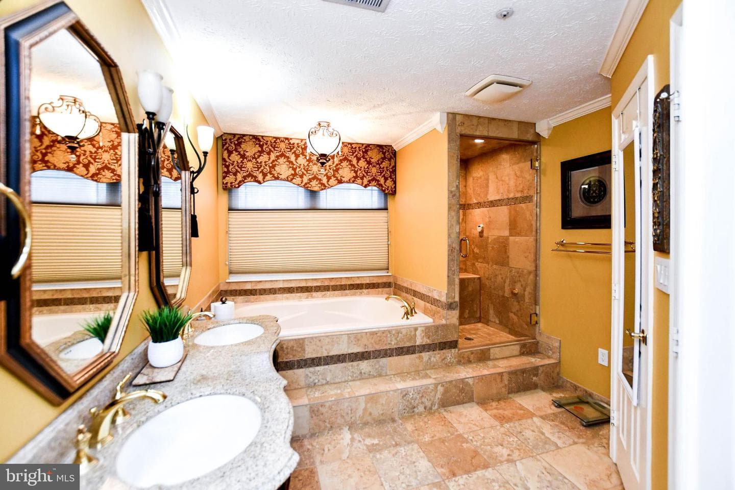 11406 Canterbury Court photo 32