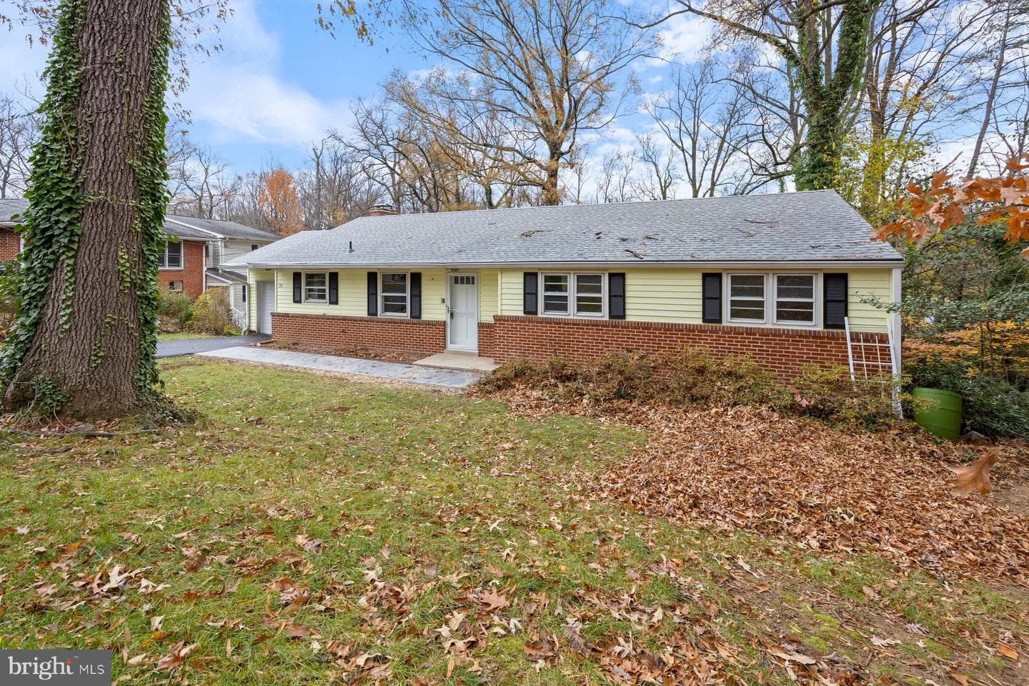 26 Lakeside Drive photo 2