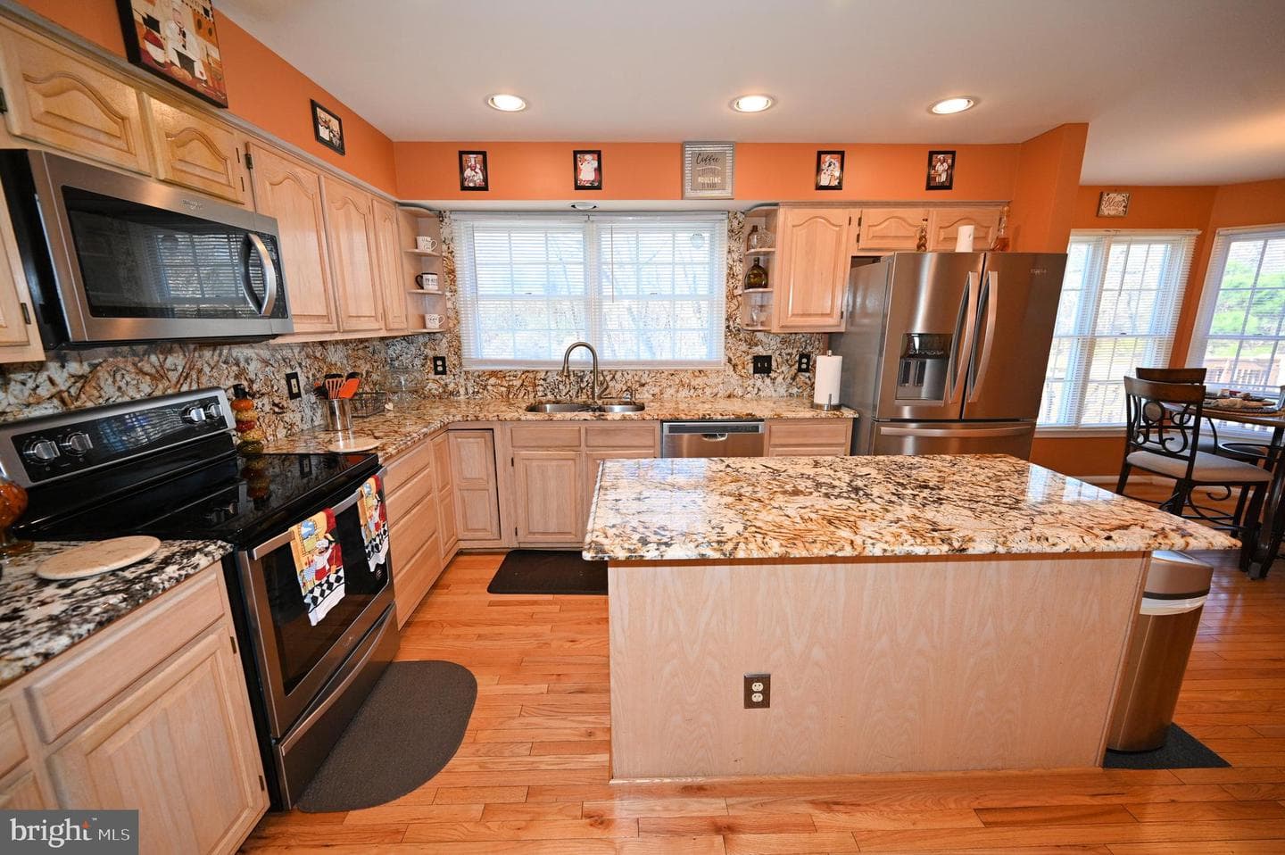 7729 Castle Rock Drive photo 5