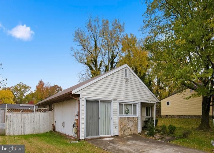 2409 Mary Place photo 5