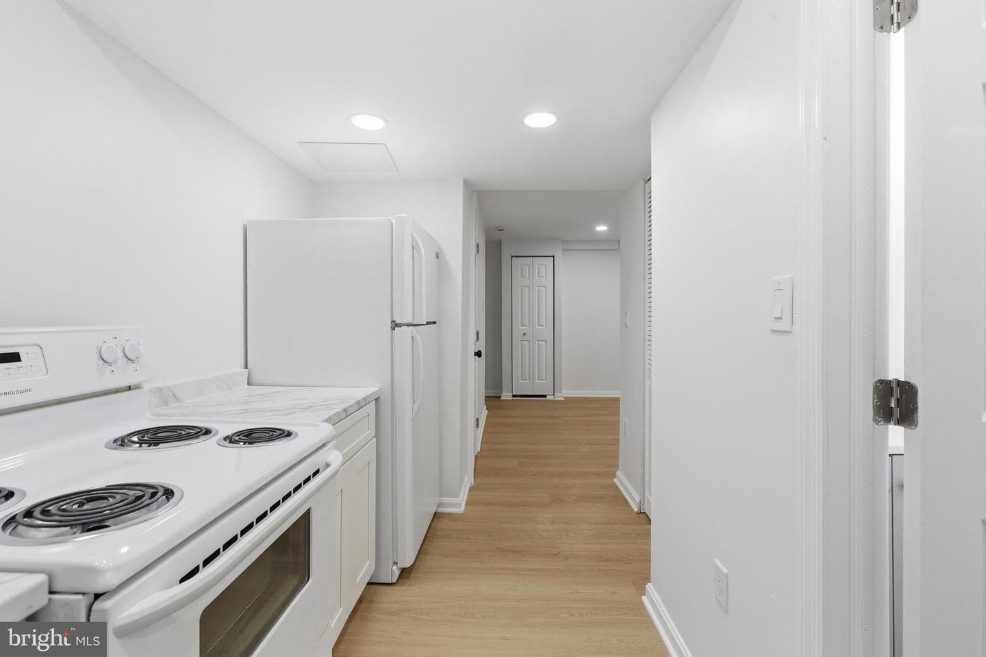 402 Red Leaf Court photo 28