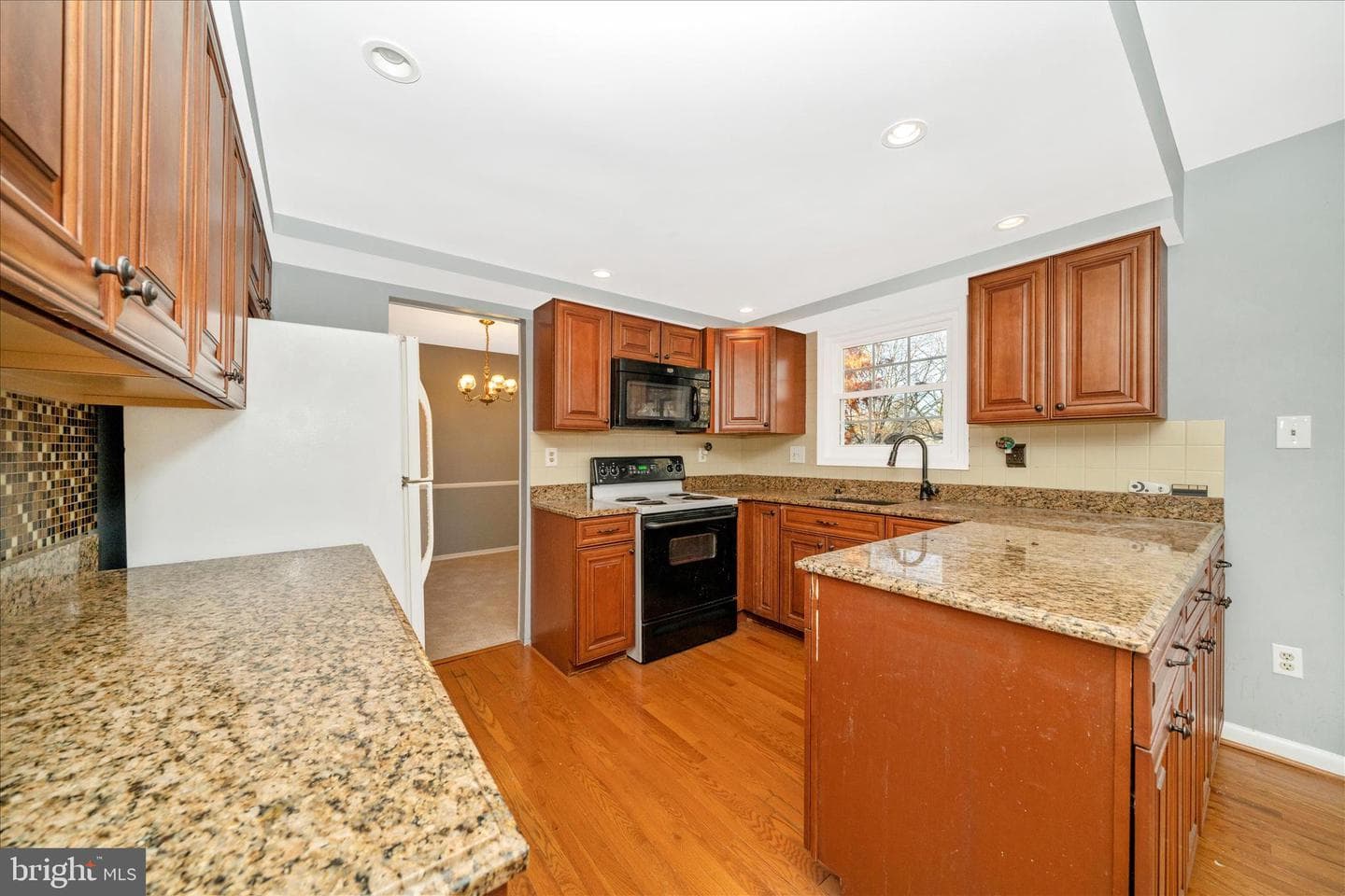 9706 New Orchard Drive photo 22