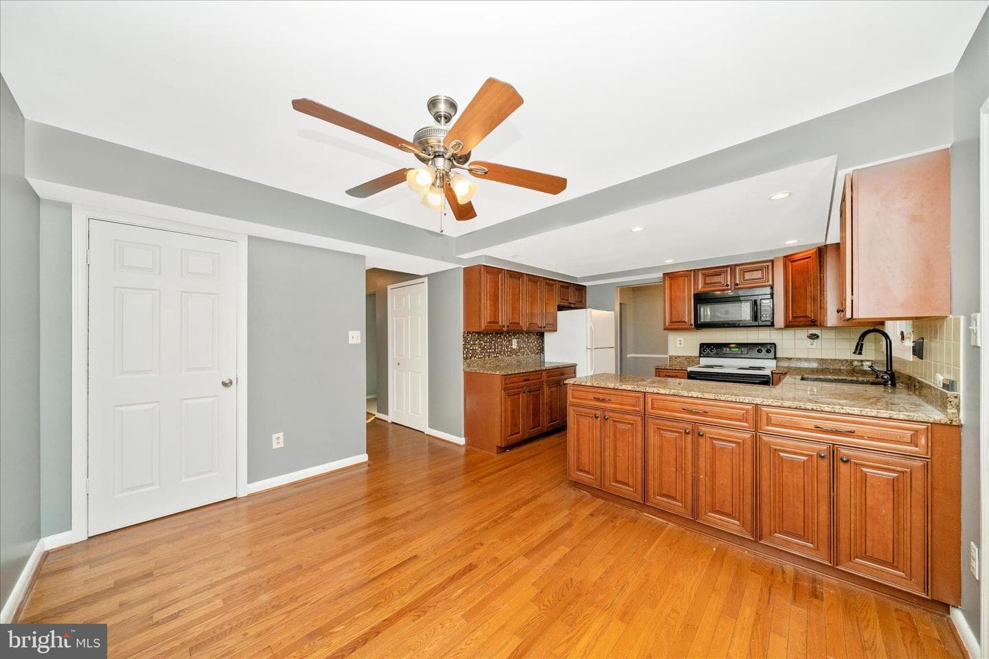 9706 New Orchard Drive photo 29