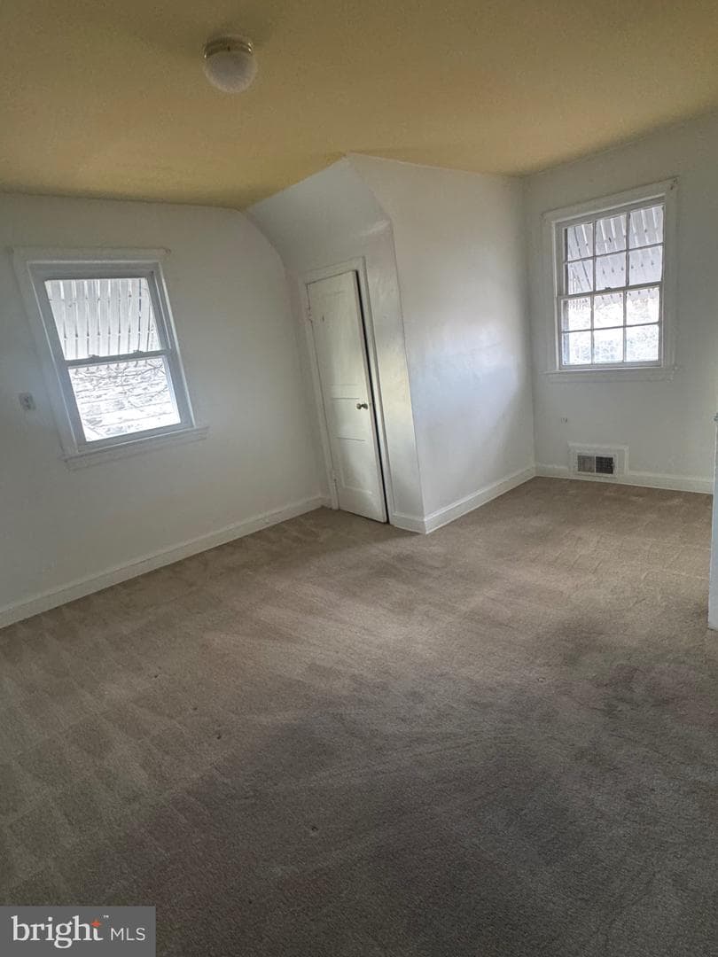 5444 Varnum Street photo 23