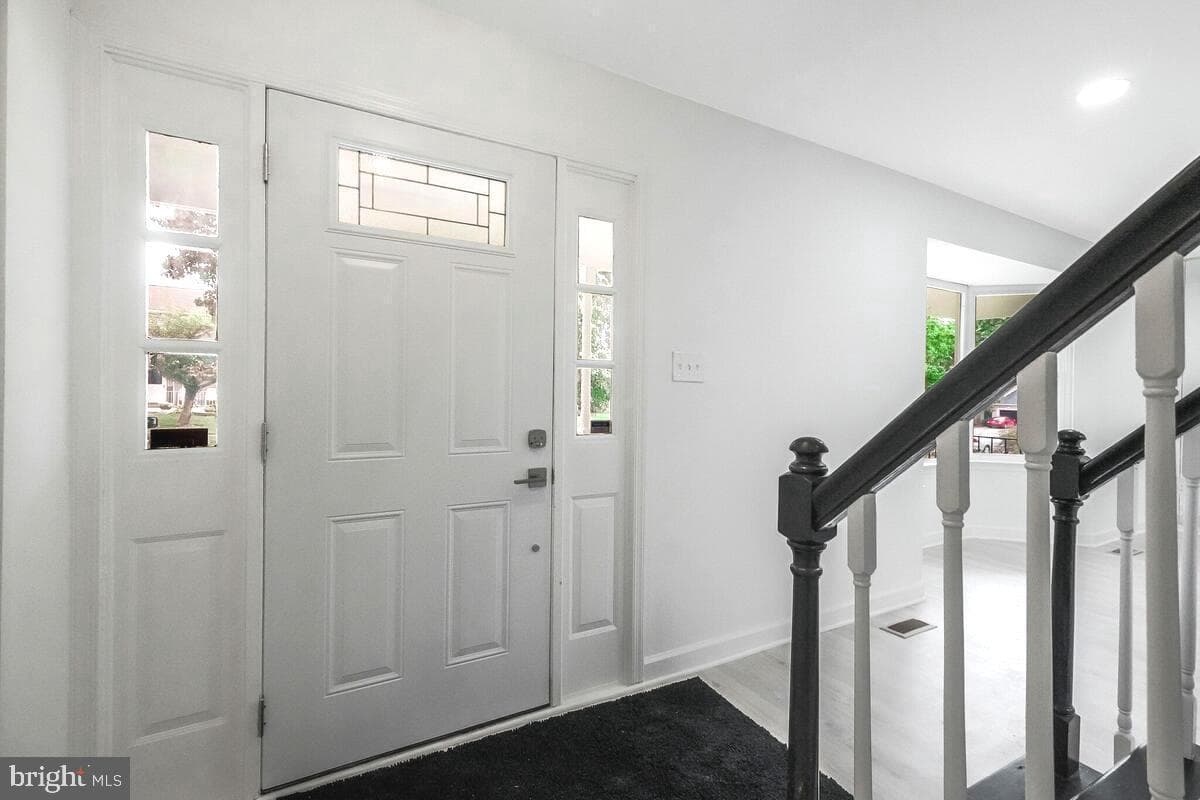 6304 Juanita Court photo 2