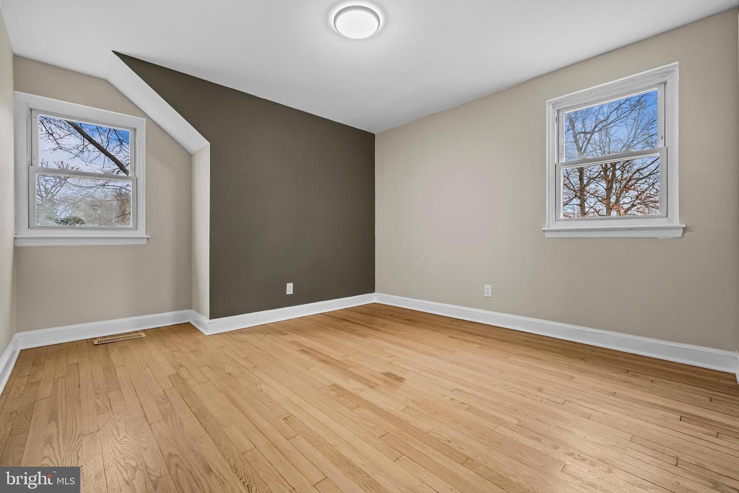 9533 Franklin Avenue photo 27