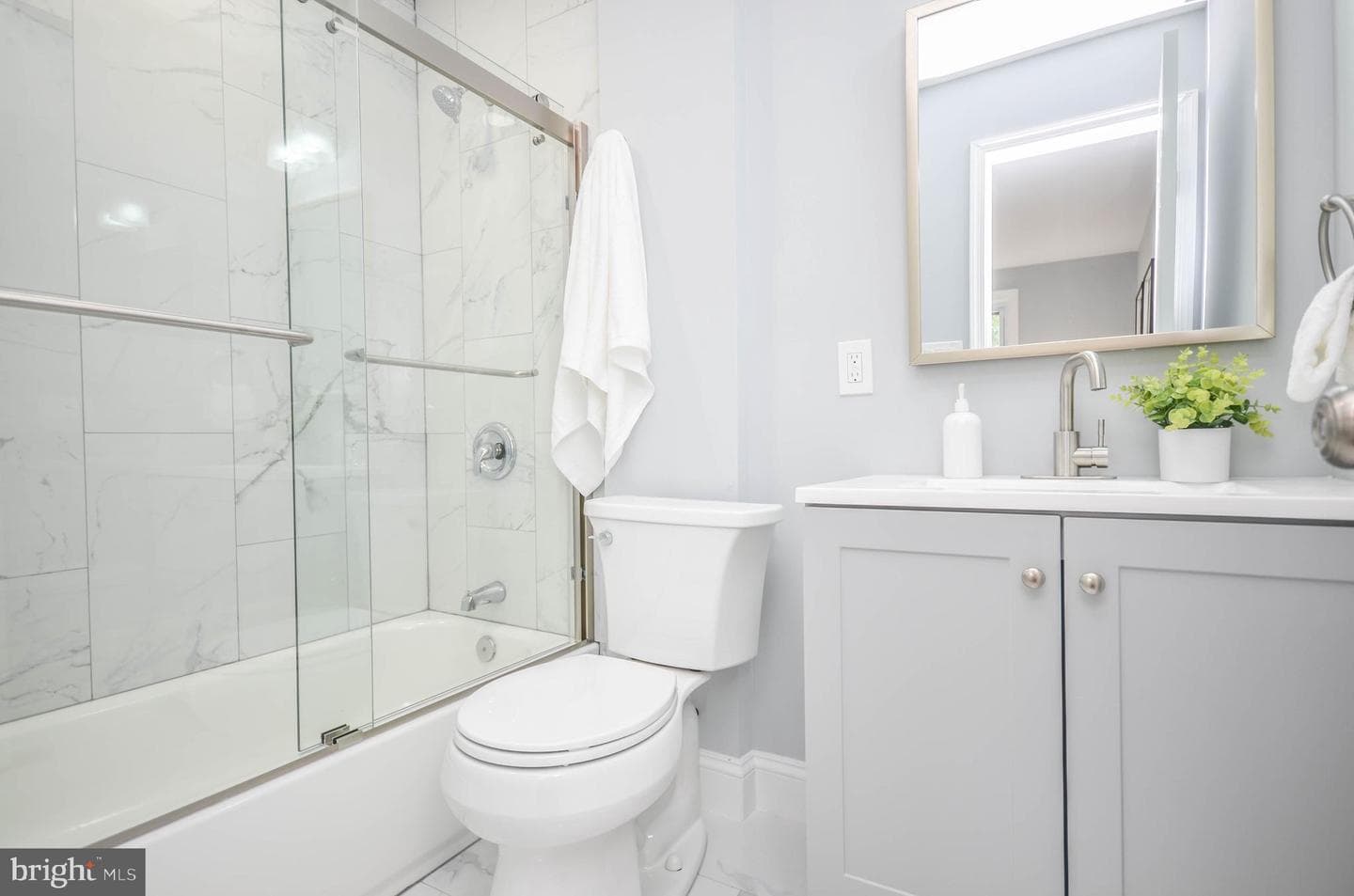 7009 Adelphi Road photo 19