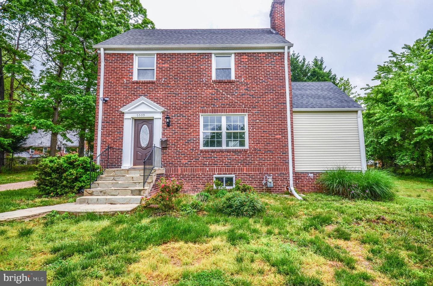7009 Adelphi Road photo 2