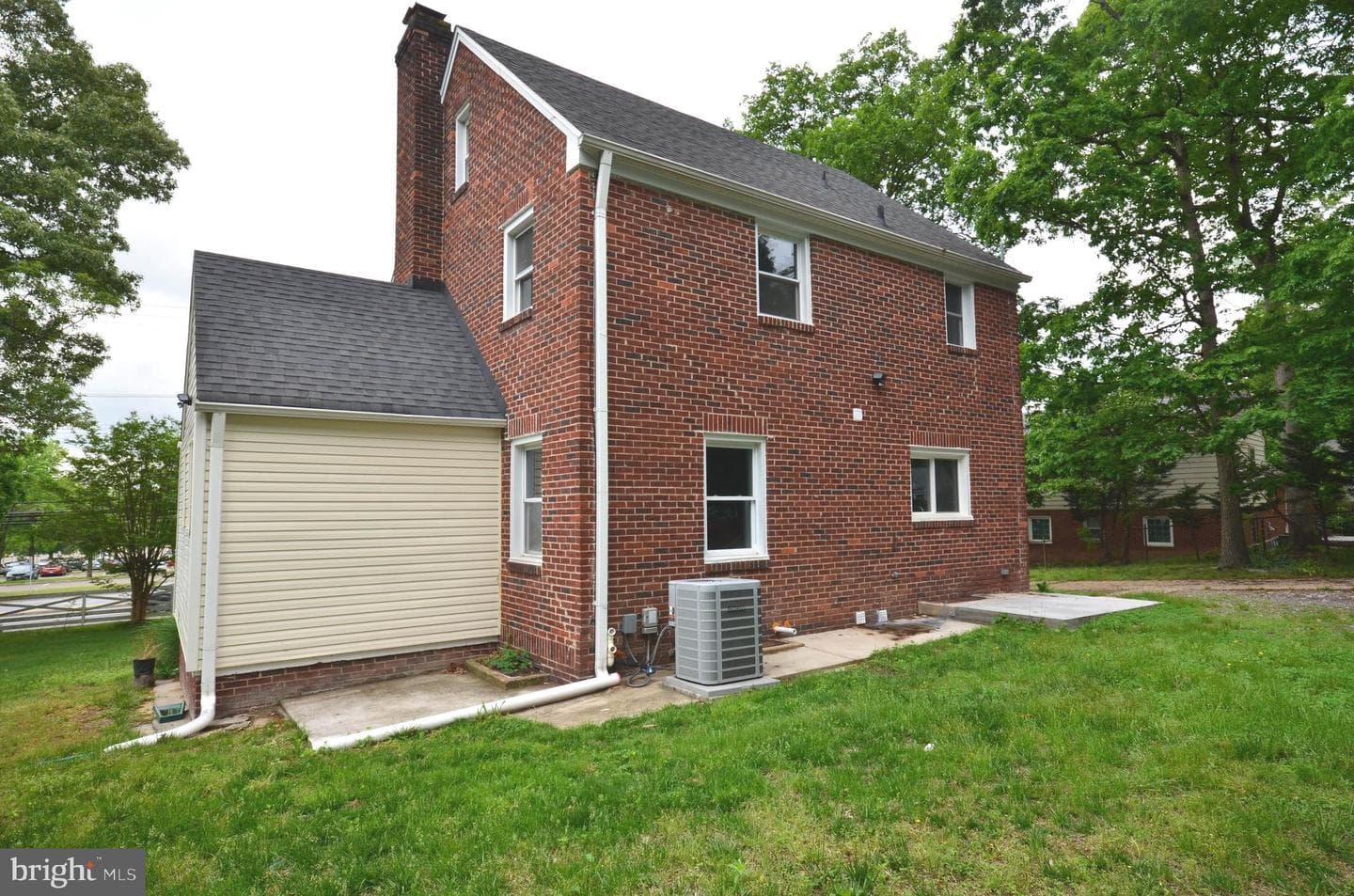 7009 Adelphi Road photo 41