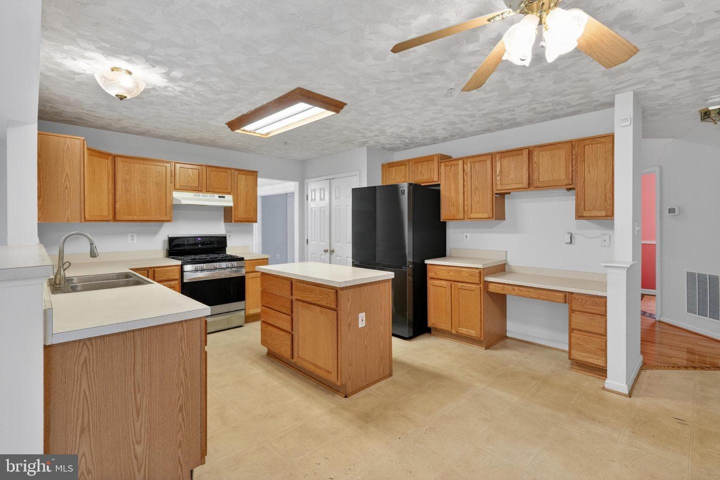 8508 Hillview Road photo 3