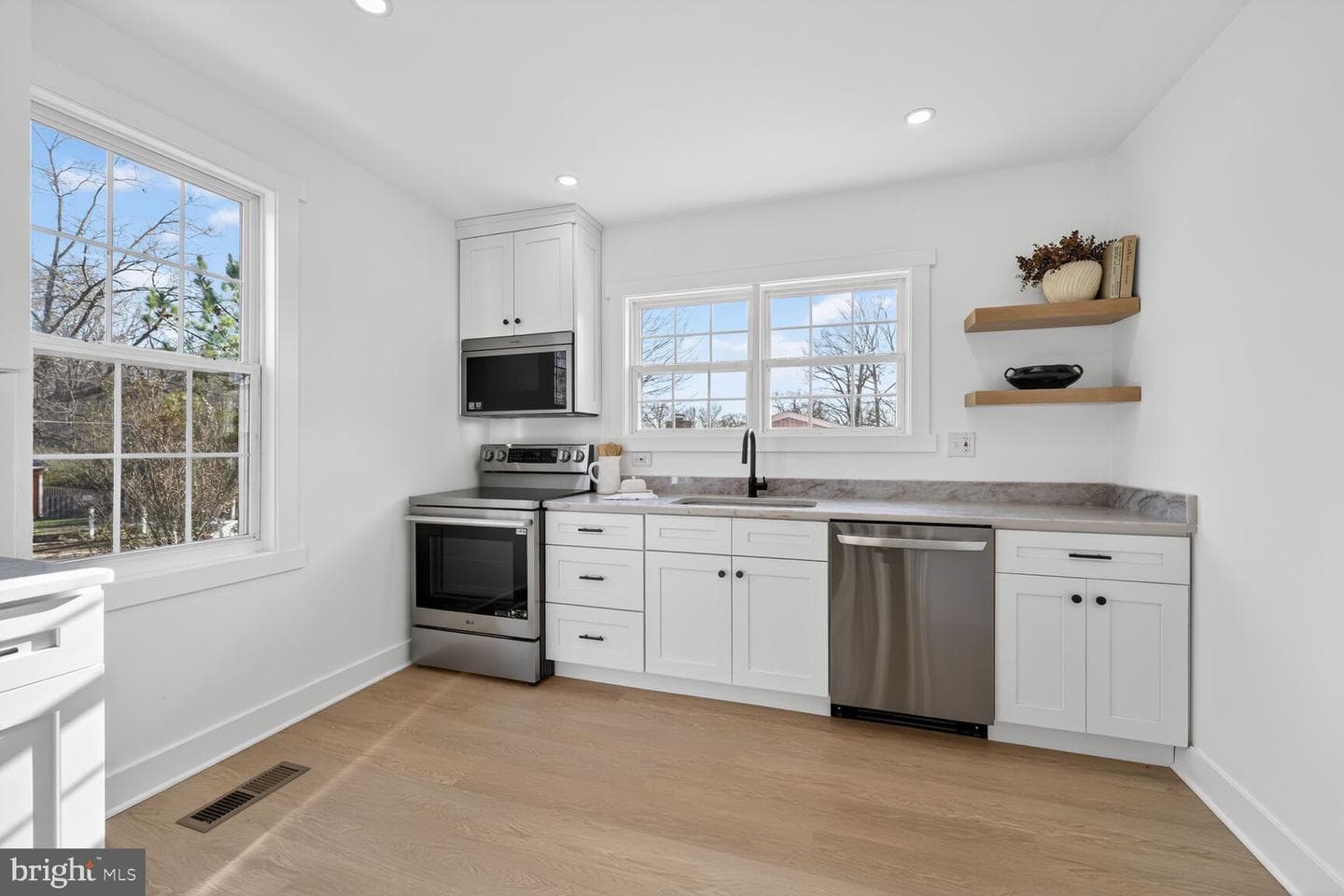 8603 Oakdale Street photo 3