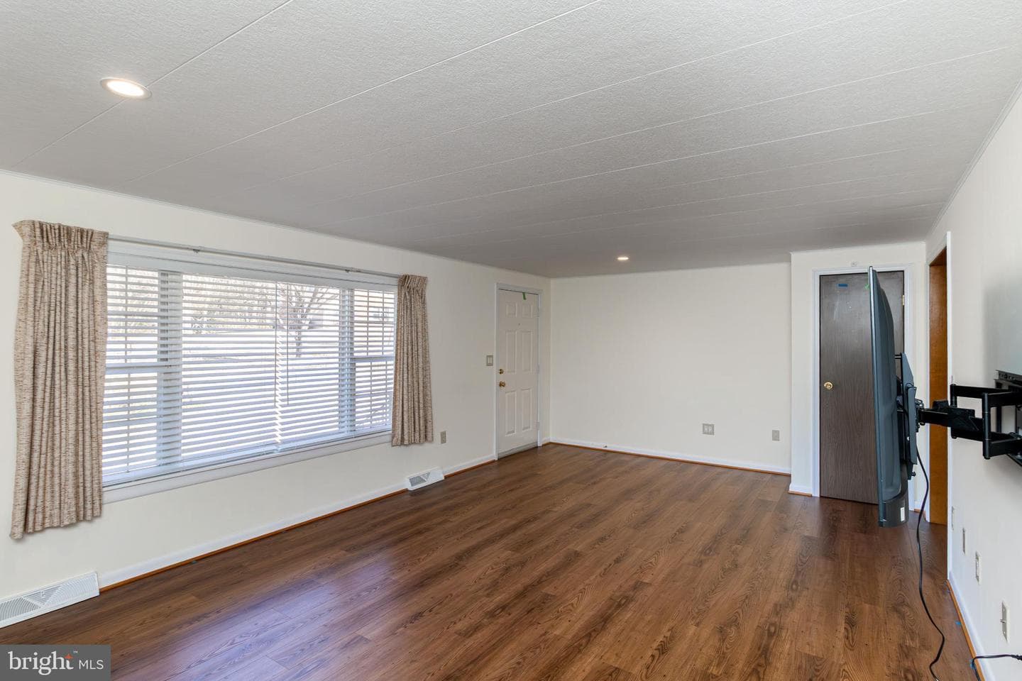 921 Palmer Road photo 4
