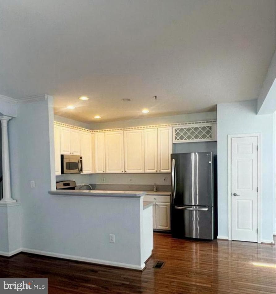 2009 Woodshade Court photo 6