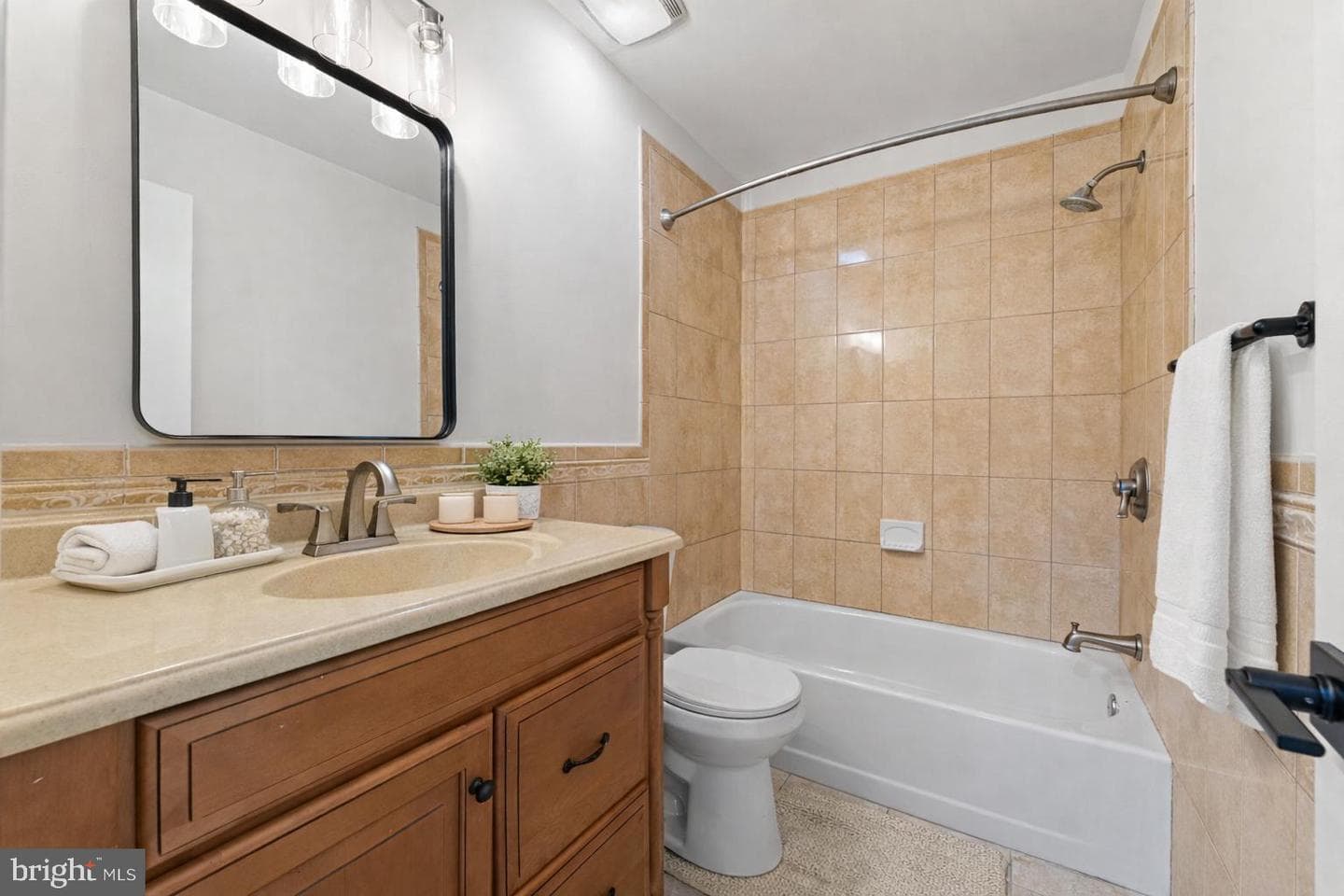 805 Darien Place photo 13