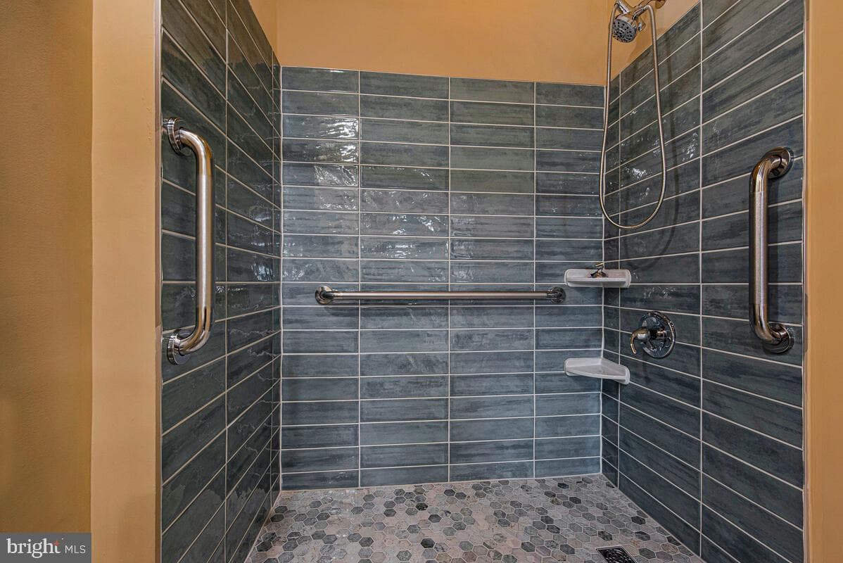 5618 N Marwood Boulevard photo 8