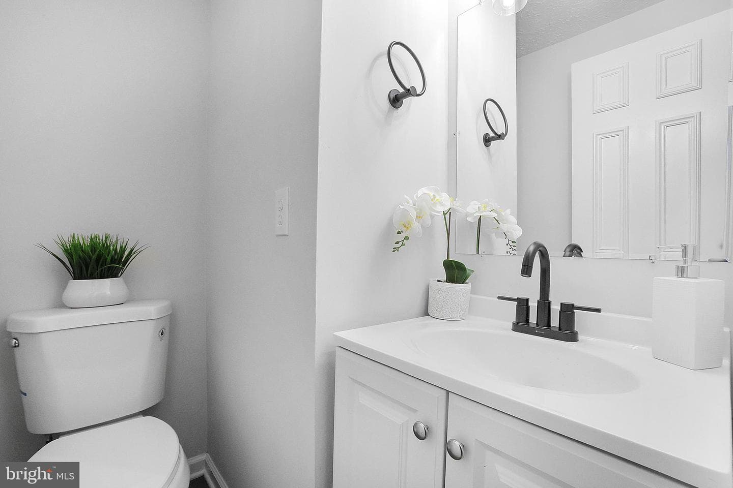3004 N Dale Lane photo 11