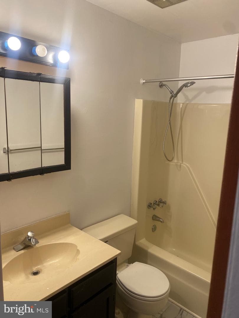 9604 Middleridge Court photo 7