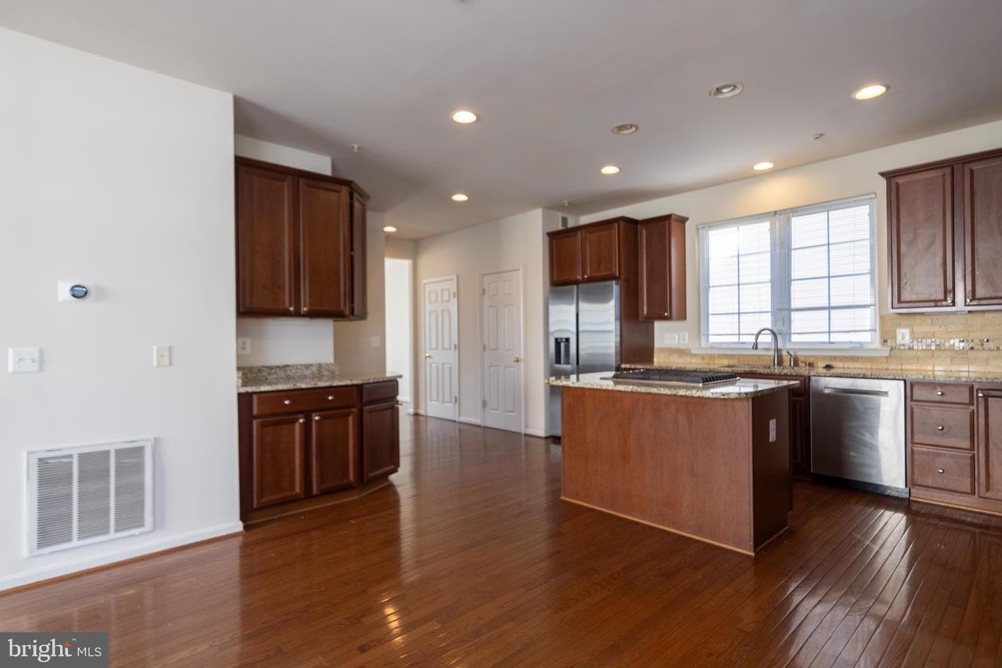 9814 Traver Street photo 20