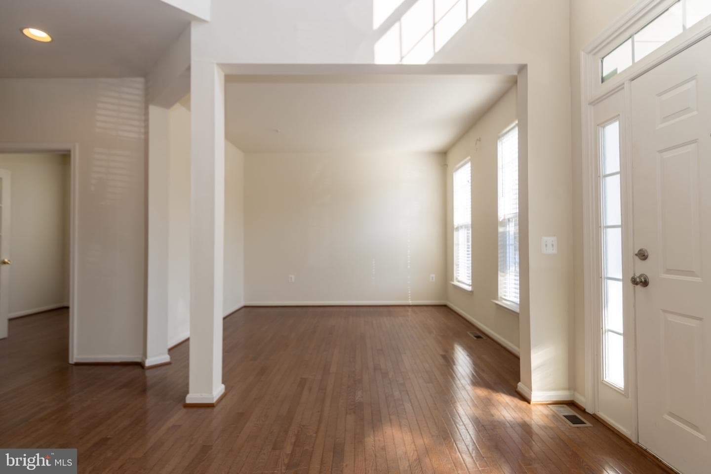 9814 Traver Street photo 3